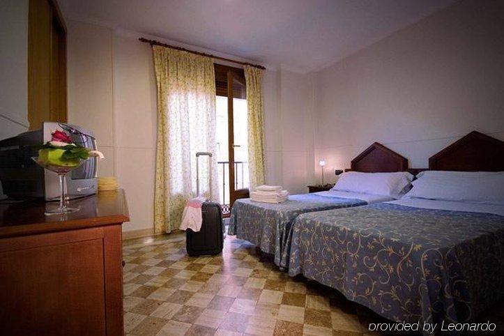Hotel Boutique Reina Mora Granada Værelse billede